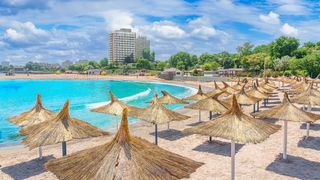 VIDEO Se anunță un weekend aglomerat pe litoral. Elevii au liber la distracție