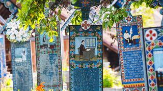 Cimitirul Vesel de la Săp&acirc;nța - Maramureș