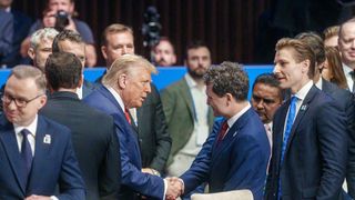 Nicuşor Dan și Donald Trump și-au dat mâna la summitul NATO. Preşedintele României, discuții cu premierul britanic și cancelarul german