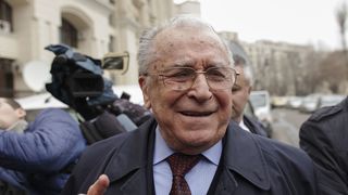 Ion Iliescu rămâne internat la terapie intensivă: „Capacitatea de autoîngrijire sau de mobilitate sunt limitate aproape complet”