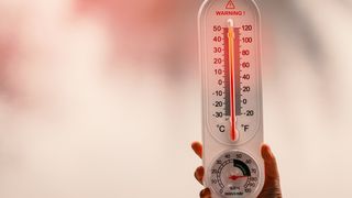 VIDEO Rom&acirc;nia &bdquo;fierbe&rdquo; la 40 de grade! Canicula va atinge un v&acirc;rf critic