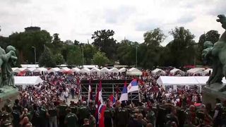 VIDEO „Ne-am săturat”. 140.000 de sârbi în stradă. Confruntări violente