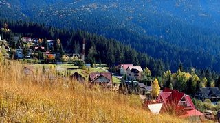 Alpii Moldovei: Stațiunea din Neamț înconjurată de munți cu peisaje montane superbe