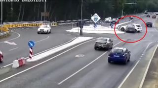 VIDEO Cine este bărbatul care a murit în accidentul de pe DN1, în zona Balotești. Șoferul a fost aruncat prin trapă și prins sub mașină