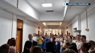 VIDEO Bugetarii, a doua zi de proteste. Angajații din ministere și agenții și-au oprit temporar activitatea
