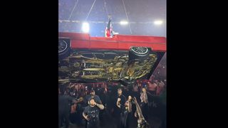 Beyonce, la un pas de accident grav pe scenă