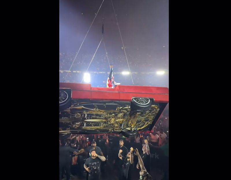 Beyonce, la un pas de accident grav pe scenă