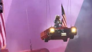 Momente de panică la concertul lui Beyonce! Artista, la un pas de accident &icirc;n timpul unui moment suspendat pe scenă