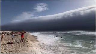 VIDEO Norul-tsunami de pe o plajă din Portugalia a stârnit panica printre turiști