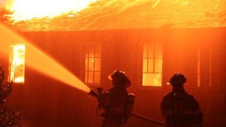 O femeie a ars de vie în propria locuință, în Vrancea. Greșeala banală care i-a adus sfârșitul