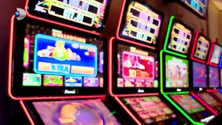 VIDEO &bdquo;Mai c&acirc;știg, mai pierd&rdquo;. 1 in 4 liceeni joacă la păcănele