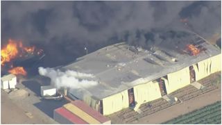 VIDEO Șapte oameni dați dispăruți după explozia la un depozit de artificii