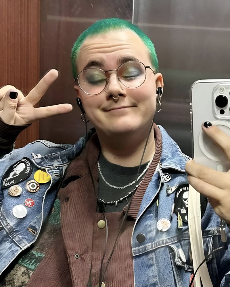 Eelaz Biarneix, din familia regală, se definește ca non-binar