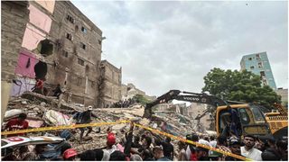 Cel puțin 21 oameni au murit după ce o clădire cu mai multe etaje s-a prăbușit