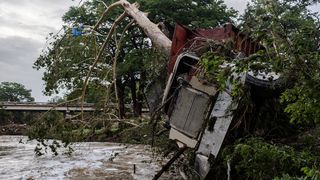 Crește bilanțul victimelor după inundațiile devastatoare din Texas: Cel puțin 50 de morți, copii dispăruți și case distruse. "Ploaia s-a calmat, dar ştim că vine un alt val"