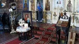 VIDEO A furat 1600 de lei din cutia milei! Femeie din Ucraina, surprinsă de camerele de supraveghere