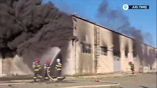 VIDEO Hală făcută scrum. Pagubă de 5 milioane de euro