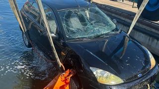A supraviețuit după ce a plonjat cu mașina în mare! Ce a făcut românul care a scăpat ca prin urechile acului