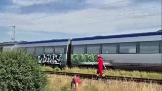 VIDEO A luat foc trenul cu zeci de copii