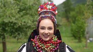 VIDEO „E cel mai frumos sentiment”. Cele mai gătite mirese sunt în Țara Oașului