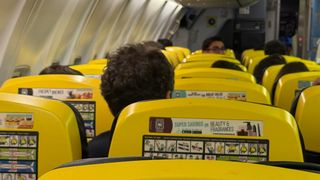 Președintele Nicușor Dan, surprins într-un zbor low cost spre Milano. Cu cine a călătorit șeful statului