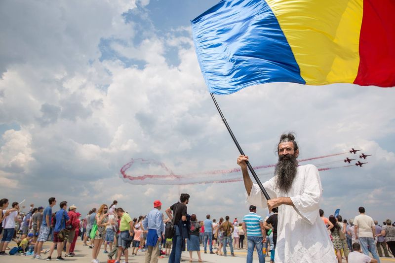 Soarta Stegarului Dac, decisă azi de Tribunalul București, în timp ce continuă greva foamei