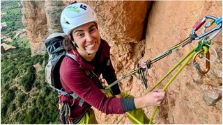 Prezentatoarea TV supranumită &bdquo;Femeia adrenalină&rdquo; a murit după un salt cu parașuta de pe st&acirc;nci