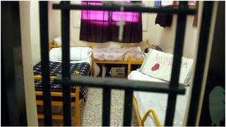 Deținut rom&acirc;n de 58 de ani, găsit mort &icirc;ntr-o &icirc;nchisoare din Italia. Nu este exclus să fi fost ucis