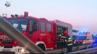 VIDEO Accident grav pe Autostrada A1! Trei mașini și un TIR s-au ciocnit