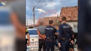 VIDEO Scandal monstru la o petrecere din Mureș! Polițiștii au folosit spray lacrimogen ca să calmeze spiritele