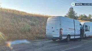 VIDEO Impact &icirc;ntre două autoutilitare. O persoană a murit și alte trei au fost rănite