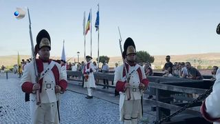 VIDEO Schimbul gărzilor de la Cetatea Alba Carolina, călătorie &icirc;n timp pentru turiști