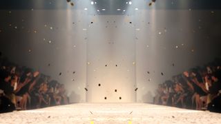 VIDEO Vor o carieră &icirc;n modelling. Două tinere din București, selectate pentru a-și urma visul la Paris