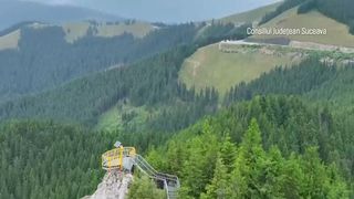 VIDEO Spectacol la &icirc;nălțime: platformă de belvedere &icirc;n Munții Rarău