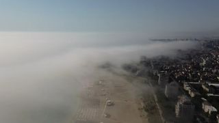 VIDEO Ceața învăluie litoralul românesc. Fenomen spectaculos la malul mării