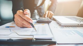 Program unic &icirc;n Rom&acirc;nia. Experții antrenează noua generație de lideri &icirc;n administrarea averii. Analist economic: &bdquo;Economisirea pasivă nu mai este sigură&rdquo;