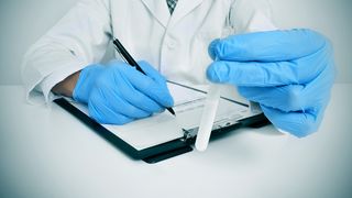 Inseminarea intrauterină cu spermă donată poate crește șansele de concepție, &icirc;n cazuri bine selecționate