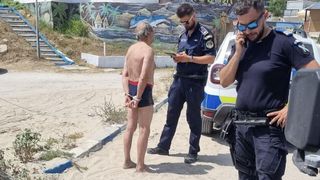 A ignorat steagul roșu și s-a ales cu amendă! Bucureșteanul din Eforie Sud, amendat după ce a devenit agresiv cu salvamarii și polițiștii