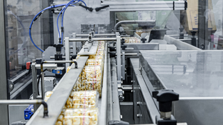 Rafturi metalice &icirc;n industria alimentară: soluții durabile fabricate cu precizie prin debitare tablă