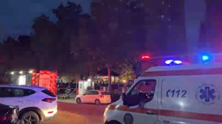 Incendiu la un hotel din Olimp. Turiștii au fost scoși afară după ce acoperișul a luat foc