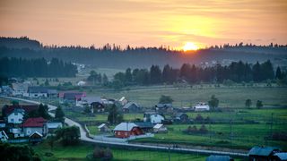 Localitatea cu cele mai frumoase priveliști din județul Suceava: Este considerată poarta de intrare &icirc;n Bucovina