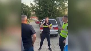 VIDEO Scandal de proporții în satul Cănicea. Localnicii care au amenințat un polițist, arestați preventiv 30 de zile. Cine este băiatul de la care a pornit totul
