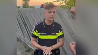 VIDEO Polițistul umilit de săteni, anchetat de superiori. Oamenii legii sunt expuși unor situații periculoase, reacția autorităților întârzie