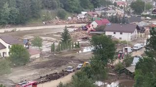 VIDEO Guvernul acordă ajutoare financiare sinistraților afectați de inundațiile din Suceava și Neamț