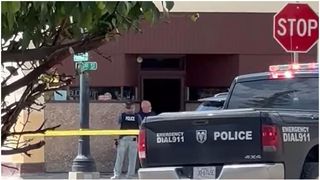 VIDEO Patru persoane au fost împușcate mortal într-un bar din Montana, SUA. Atacatorul este "vânat" de echipele SWAT în pădurile din jur