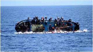 Tragedie pe mare. Cel puțin 68 de oameni și-au pierdut viața după scufundarea unei ambarcațiuni cu migranți