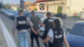 VIDEO Încă o femeie omorâtă de fostul iubit. Tânără de 28 de ani a fost răpită, târâtă cu maşina și ucisă. Trupul i-a fost abandonat pe un câmp din Arad. Criminalul și victima aveau două fetițe împreună