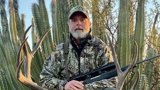 Asher Watkins din SUA, din v&acirc;nător, v&acirc;nat