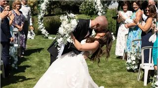 Taxă de intrare la nuntă. Doi tineri le-au cerut invitaților 1.000 dolari ca să participe la cununia lor