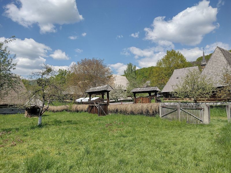 5 motive să vizitezi Maramureșul toamna